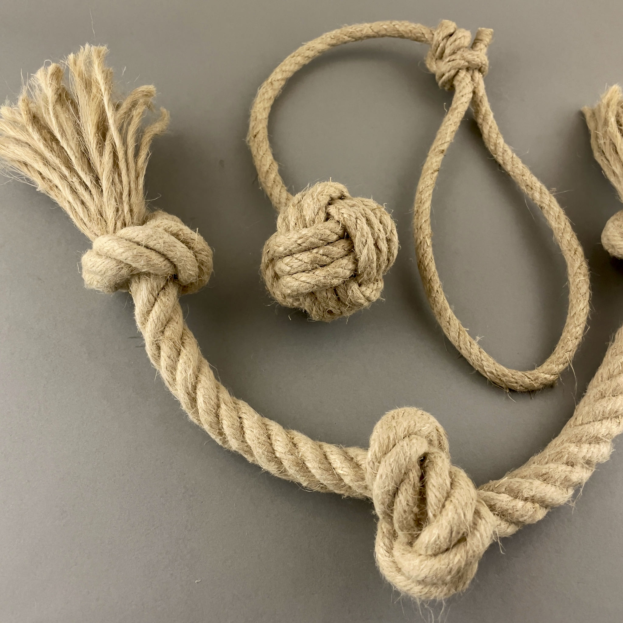 Natürliches Hundespielzeug-Set – Affenfaust & Knoten
