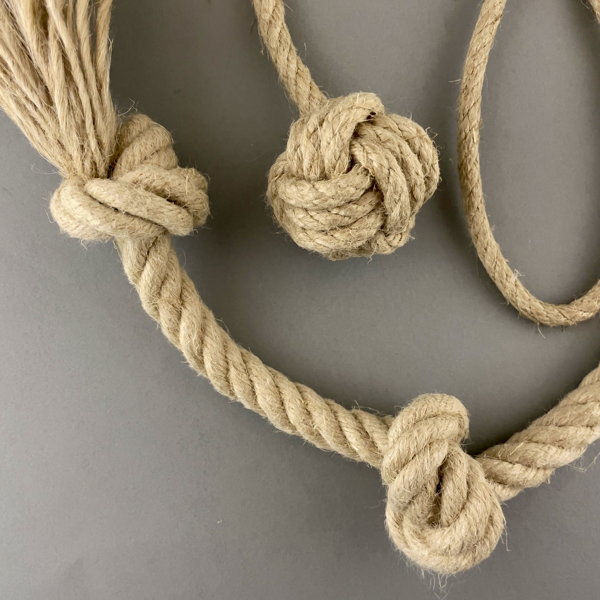 Natürliches Hundespielzeug-Set – Affenfaust & Knoten