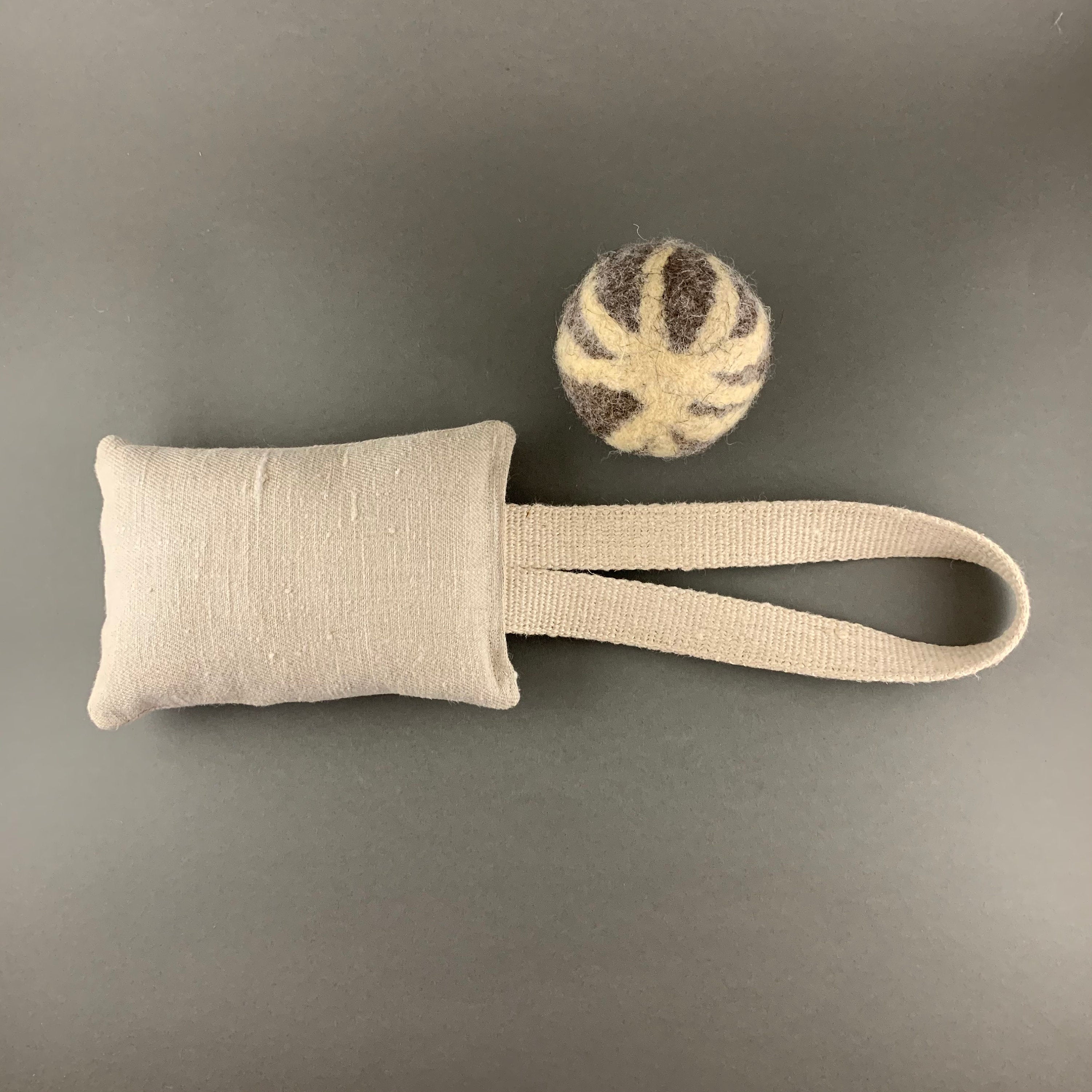 Zerrspielzeug- und Wollball-Set
